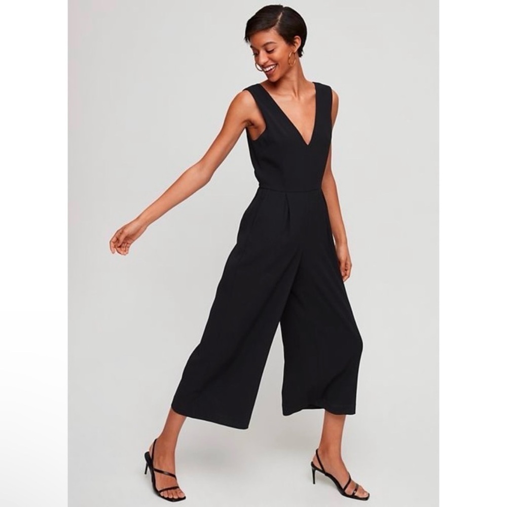 Babaton Aritzia Jumpsuit Black V-neck Sleeveless Pockets Wide Leg Sz 2